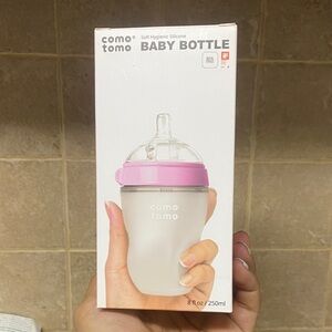 Comotomo Baby Bottle with Pink Lid